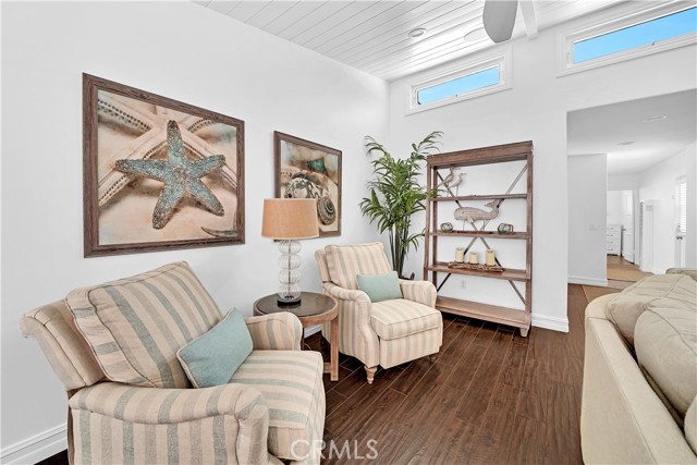 Detail Gallery Image 13 of 25 For 2027 Miramar Dr, Newport Beach,  CA 92661 - 2 Beds | 1/1 Baths