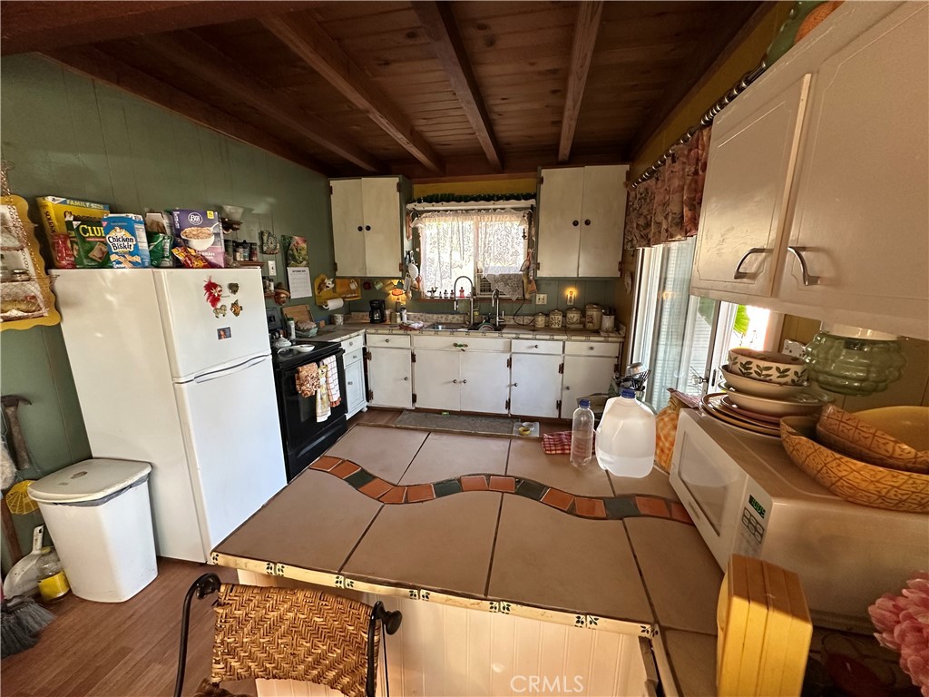 https://media.crmls.org/medias/6918c19c-fbb5-4fa0-8d41-ac13b97483c5.jpg?preset=X-Large