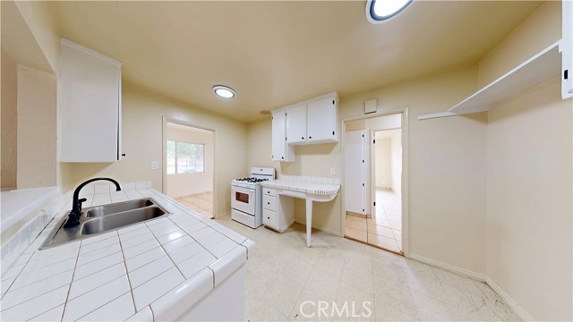 16631 Joshua Street, Victorville CA: https://media.crmls.org/medias/6918fbfd-0cdd-4735-97da-46e16b29eefa.jpg