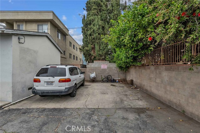 6862 Hazeltine Avenue, Van Nuys CA: https://media.crmls.org/medias/69192ebd-9e07-4b7b-8cdb-db5358713d44.jpg