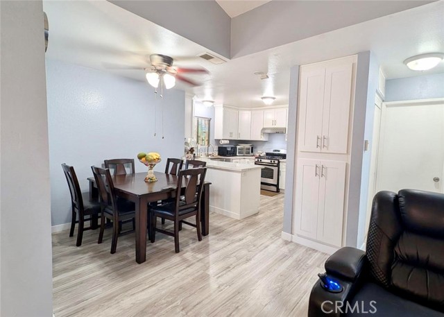Detail Gallery Image 7 of 26 For 1725 W 3rd St #1,  Santa Ana,  CA 92703 - 3 Beds | 1/1 Baths