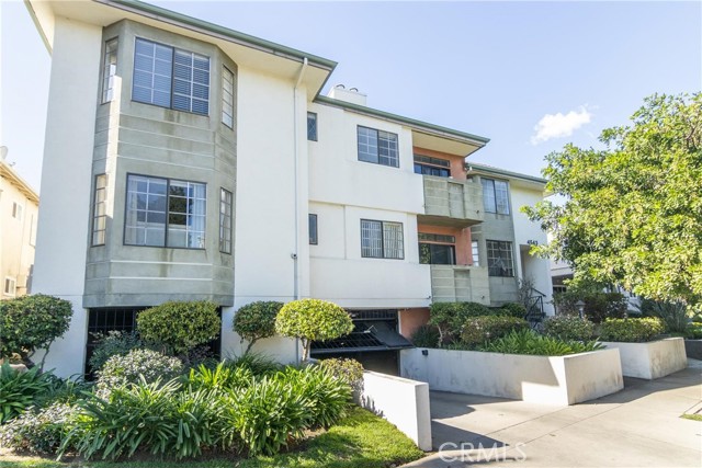 Detail Gallery Image 2 of 20 For 4543 Willis Ave #105,  Sherman Oaks,  CA 91403 - 2 Beds | 2 Baths