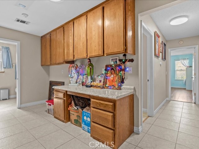 Detail Gallery Image 11 of 20 For 12848 Autumn Leaves, Victorville,  CA 92395 - 5 Beds | 3/1 Baths