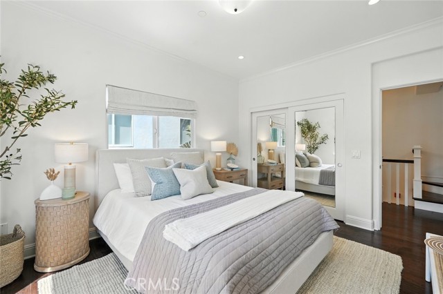 213 Seaview Street, Manhattan Beach CA: https://media.crmls.org/medias/691d3653-6a2b-4d6a-badb-b2d9683e955f.jpg