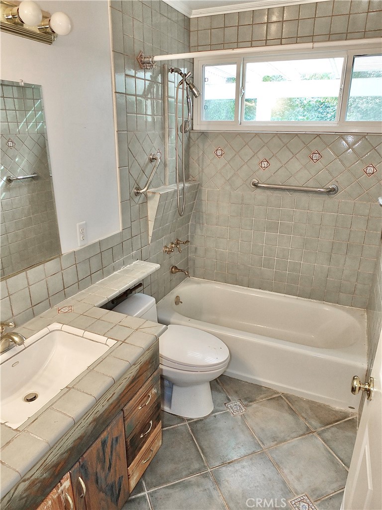 https://media.crmls.org/medias/691d7168-e0d1-4dd8-ac35-95c81a5cc535.jpg?preset=X-Large