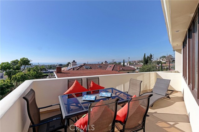 934 Duncan Avenue, Manhattan Beach, California 90266, 5 Bedrooms Bedrooms, ,4 BathroomsBathrooms,Residential,Sold,Duncan,SB17006848