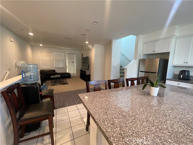 Detail Gallery Image 10 of 26 For 1410 N Harbor #1,  Santa Ana,  CA 92703 - 4 Beds | 3/1 Baths