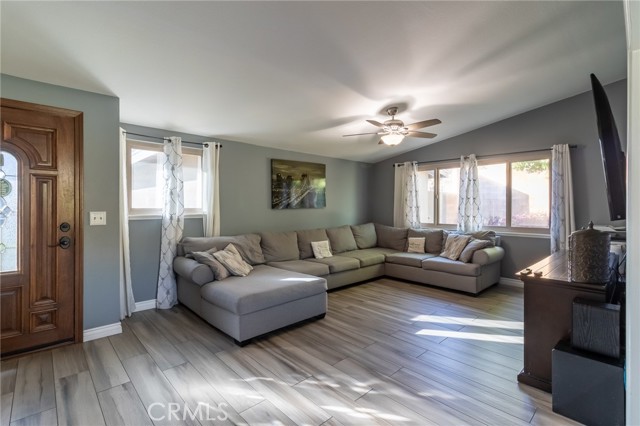 Detail Gallery Image 6 of 22 For 5249 N H, San Bernardino,  CA 92407 - 3 Beds | 2 Baths