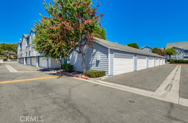12874 Sycamore Village Drive, Norwalk CA: https://media.crmls.org/medias/691e8144-dc4a-46ad-bf74-c0f227f0b30a.jpg