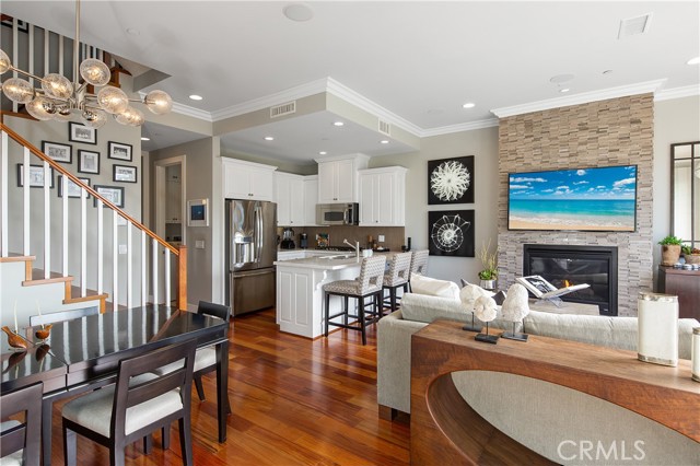 720 Poinsettia Ave, Corona del Mar CA: https://media.crmls.org/medias/691f8105-eb8e-45bc-9977-fd58235208b4.jpg