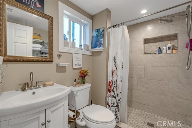 Detail Gallery Image 18 of 56 For 116 N Bonnie Beach Pl, East Los Angeles,  CA 90063 - 6 Beds | 4 Baths