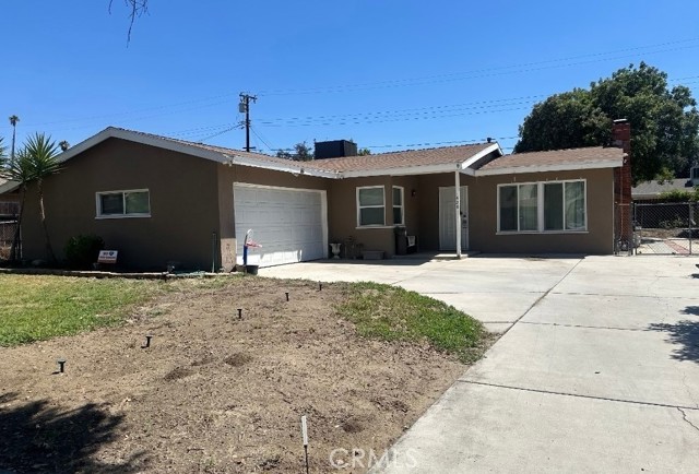 638 E Pioneer Avenue, Redlands CA: https://media.crmls.org/medias/69204420-ceab-48a7-ad69-c4100cc543ef.jpg