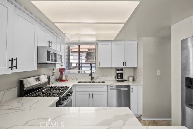 Detail Gallery Image 11 of 47 For 20931 Judah Ln #35,  Newhall,  CA 91321 - 2 Beds | 3 Baths