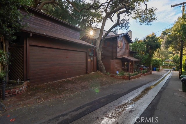 Detail Gallery Image 3 of 36 For 9860 Yoakum Dr, Beverly Hills,  CA 90210 - 1 Beds | 2 Baths