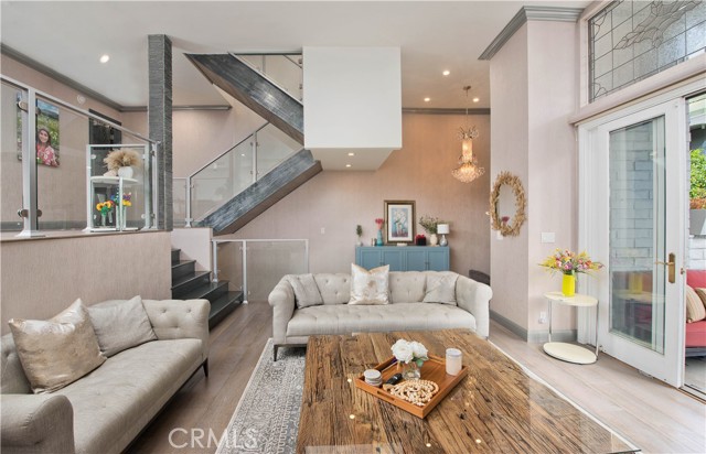 Detail Gallery Image 4 of 27 For 5315 White Oak #K,  Encino,  CA 91316 - 3 Beds | 2/1 Baths