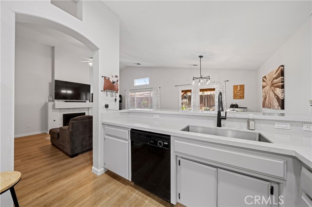 Detail Gallery Image 15 of 36 For 5314 Silvergate, Bakersfield,  CA 93313 - 3 Beds | 2 Baths