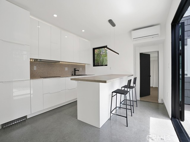 31641 3rd Avenue, Laguna Beach CA: https://media.crmls.org/medias/6921b934-814b-4255-9c6b-ae3c595cee43.jpg