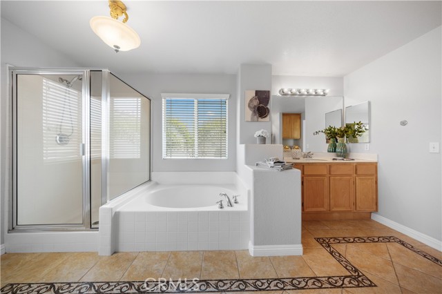 12337 Columbia Lane, Eastvale CA: https://media.crmls.org/medias/6921c152-7bd5-4044-b39f-7697bdf9eafb.jpg
