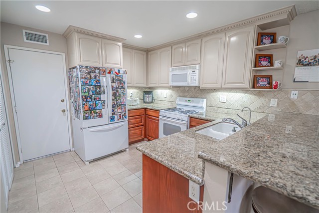 Detail Gallery Image 9 of 22 For 23732 via Tomas, Valencia,  CA 91355 - 3 Beds | 3 Baths