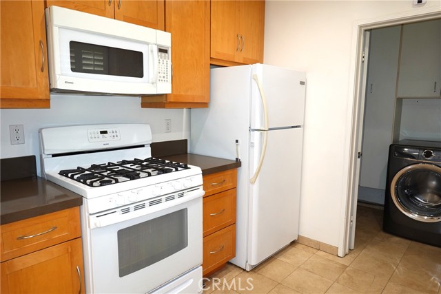 Detail Gallery Image 8 of 23 For 4828 Norwich Ave, Sherman Oaks,  CA 91403 - 2 Beds | 1 Baths