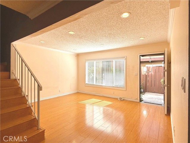Detail Gallery Image 4 of 26 For 7320 Lennox Ave #H1,  Van Nuys,  CA 91405 - 2 Beds | 2/1 Baths