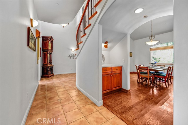 10345 McBroom Street, Sunland CA: https://media.crmls.org/medias/6923acfb-039e-40cb-b17d-6a2646060f6f.jpg