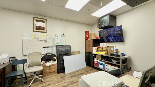 641 W Palmdale Boulevard, Palmdale CA: https://media.crmls.org/medias/6923df05-eb51-466d-a98d-49ade57af406.jpg