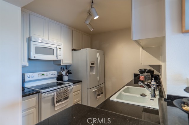 4239 Via Arbolada, Los Angeles CA: https://media.crmls.org/medias/6923f978-dec0-4784-a221-9fb350698170.jpg