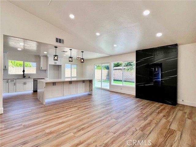 Detail Gallery Image 2 of 23 For 17472 Bellport Cir, Huntington Beach,  CA 92649 - 3 Beds | 2 Baths