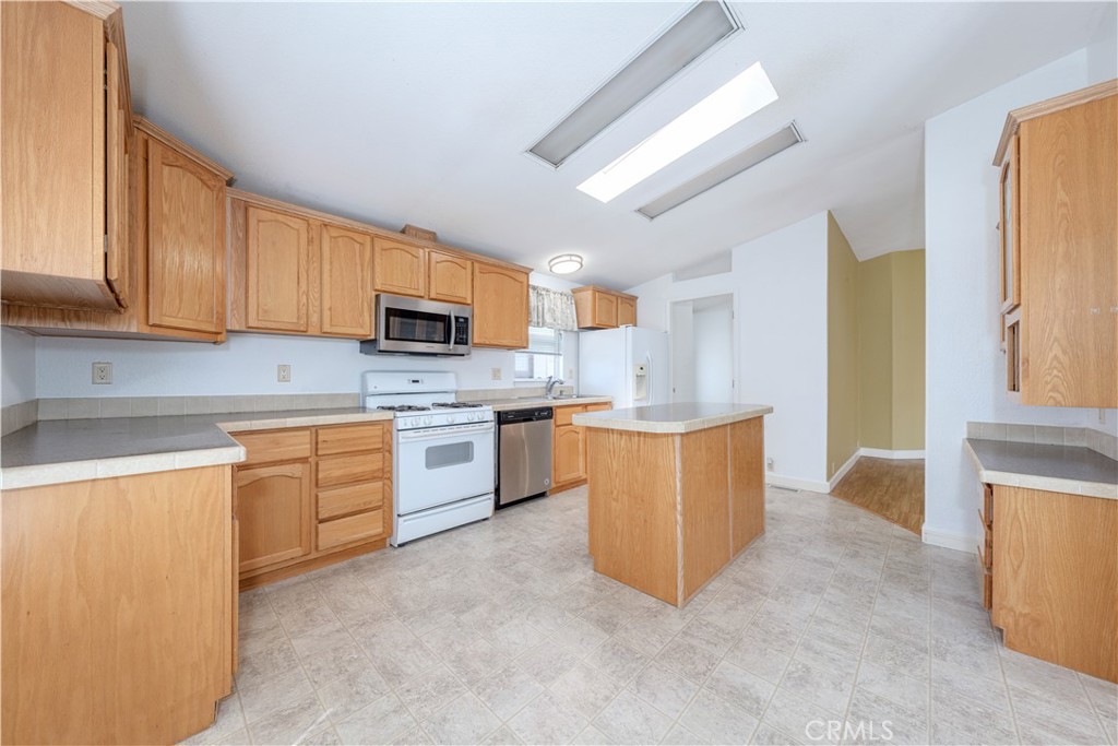 MLS #OC25219351 image #2