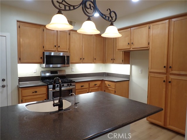 Detail Gallery Image 4 of 27 For 55 Essex, Irvine,  CA 92620 - 3 Beds | 2/1 Baths