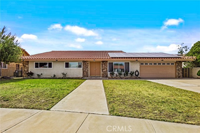 Detail Gallery Image 1 of 26 For 13820 Dahlgren Dr, Victorville,  CA 92395 - 4 Beds | 2 Baths