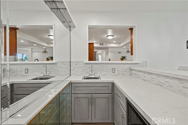 10685 Ledeen Drive, Lakeview Terrace CA: https://media.crmls.org/medias/69256f65-4e81-452e-9a5c-77d18301303b.jpg