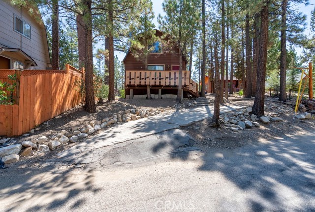 Detail Gallery Image 4 of 32 For 320 Hilltop Ln, Big Bear City,  CA 92314 - 2 Beds | 2 Baths