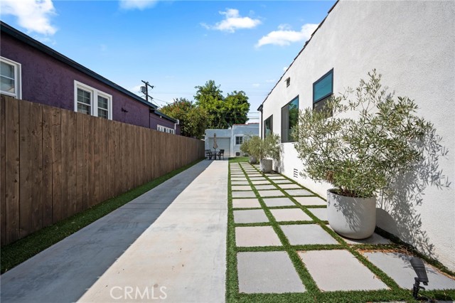 Detail Gallery Image 40 of 49 For 3345 Oakhurst Ave, Los Angeles,  CA 90034 - 3 Beds | 3 Baths