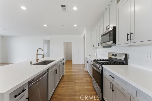 Detail Gallery Image 10 of 32 For 10710 Brookfield Dr, Riverside,  CA 92505 - 5 Beds | 3 Baths