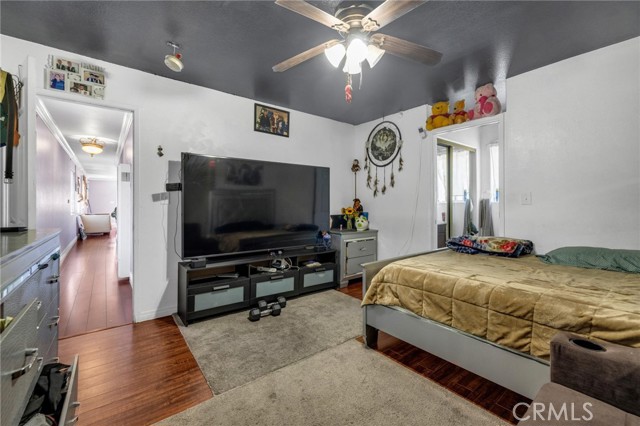 9203 Beach Street, Los Angeles CA: https://media.crmls.org/medias/6926aa19-9e7e-42c3-ac78-36fc18f18a76.jpg
