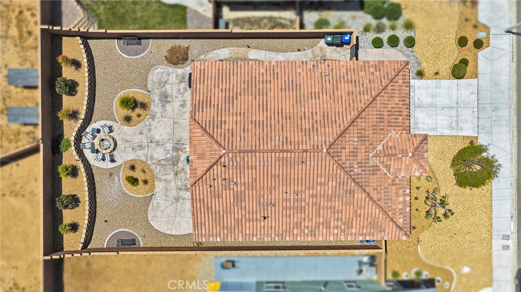 https://media.crmls.org/medias/6927067f-88d1-468b-b66d-23299a9561d1.jpg?preset=X-Large