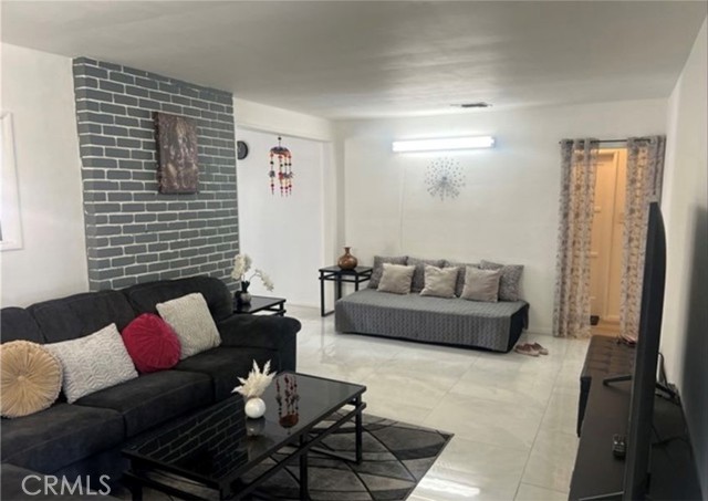 18763 Sunburst Street, Northridge CA: https://media.crmls.org/medias/6927d597-d114-4666-a877-21633763de88.jpg