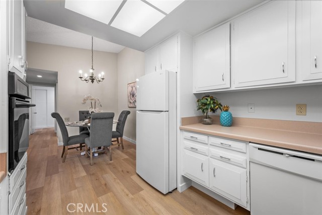 1930 St John Road, Seal Beach CA: https://media.crmls.org/medias/6927d92d-0a30-4579-a0cf-aa071da7681f.jpg