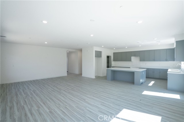 Detail Gallery Image 10 of 15 For 17127 Kent St, Hesperia,  CA 92345 - 3 Beds | 2/1 Baths