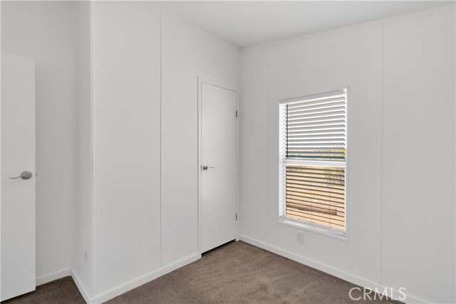 27320 Rodeo Road, Helendale CA: https://media.crmls.org/medias/692828e9-f6b4-4a94-b279-e871da07d57c.jpg