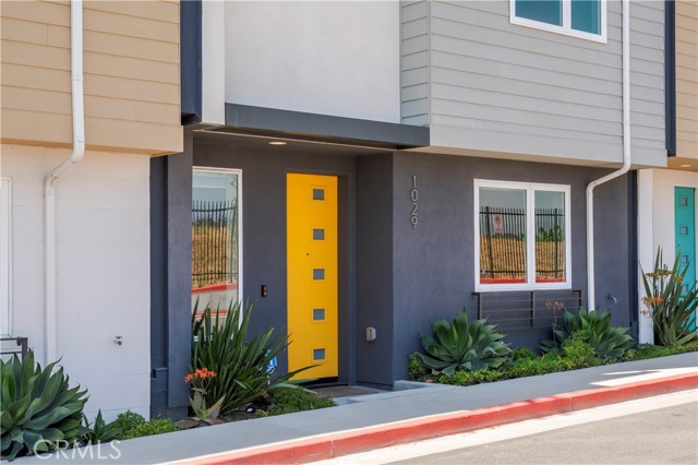 1029 White Knoll Drive, Los Angeles CA: https://media.crmls.org/medias/69289051-2a71-46d7-adde-5d0ef3b20f18.jpg