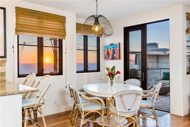 Detail Gallery Image 15 of 28 For 320 33rd, Manhattan Beach,  CA 90266 - 3 Beds | 4 Baths