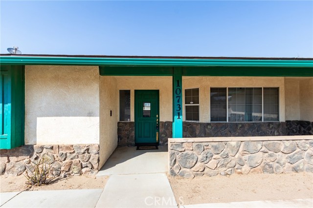 10731 Anaconda Avenue, Oak Hills CA: https://media.crmls.org/medias/6928ed26-7aef-4926-ade0-07066335fc2e.jpg