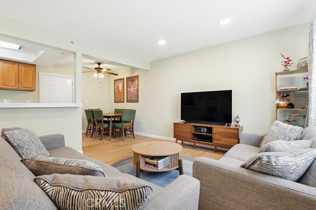 Detail Gallery Image 3 of 26 For 915 Carob Way #3,  Montebello,  CA 90640 - 3 Beds | 2 Baths