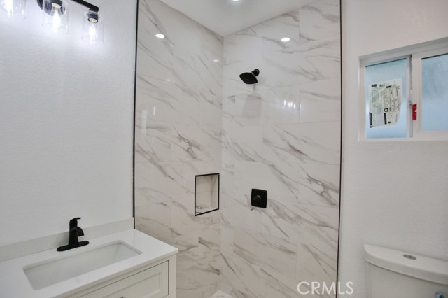 11114 Willowbrook Avenue, Los Angeles CA: https://media.crmls.org/medias/69296d15-780c-4e58-83e4-9243aecb3ba4.jpg