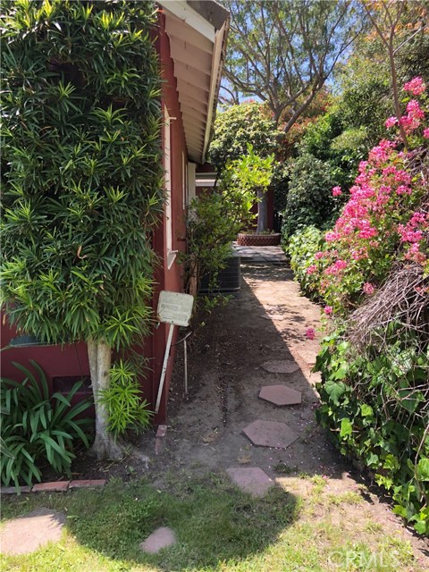 Detail Gallery Image 19 of 22 For 10525 Sandall Ln, Los Angeles,  CA 90077 - 2 Beds | 2 Baths