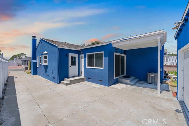 8460 Truxton Avenue, Los Angeles CA: https://media.crmls.org/medias/692a2e34-926f-42c2-a7c2-608625932f14.jpg