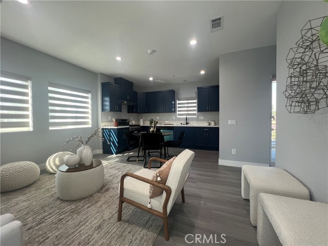 Detail Gallery Image 6 of 14 For 140 N Hewes, Orange,  CA 92869 - 2 Beds | 2 Baths